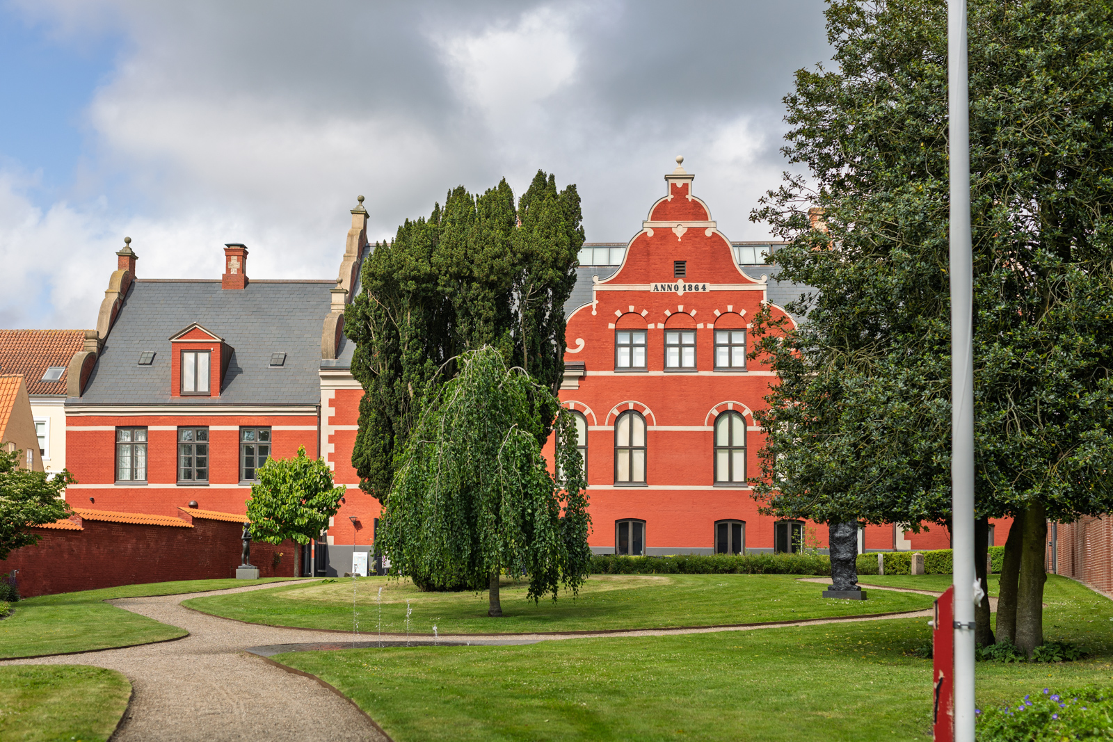 Fernisering-huset set fra haven 3